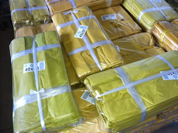 Sacolas plásticas recicladas PGP — modelos camiseta e alça vazada